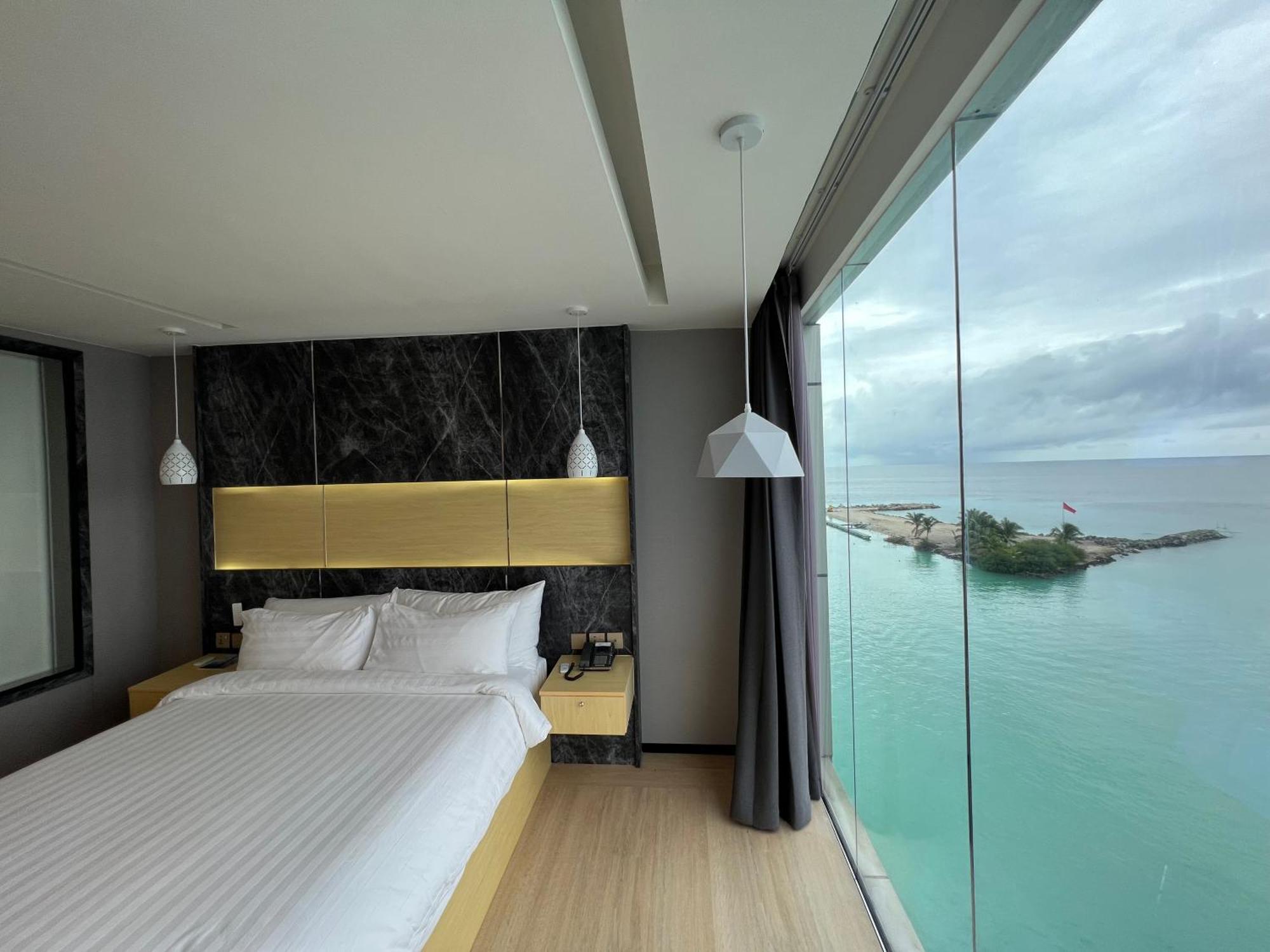 Swarn By Hawks Hotels Kamadhoo ภายนอก รูปภาพ