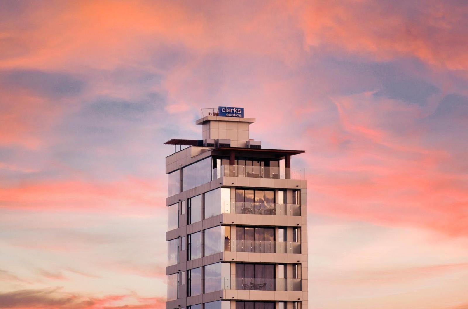 Swarn By Hawks Hotels Kamadhoo ภายนอก รูปภาพ